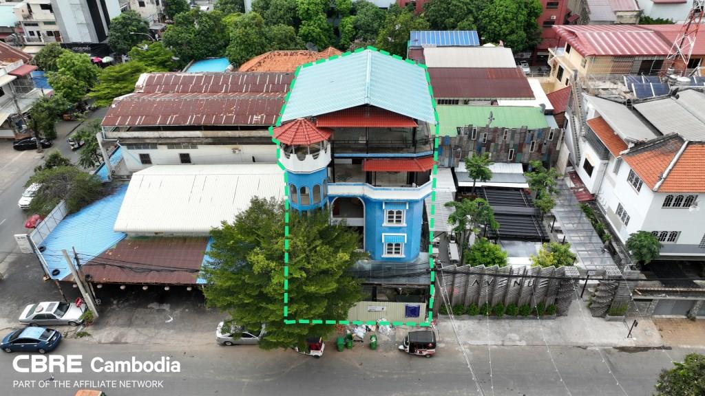 The Building Available for Sale and Rent in Duan Penh Area